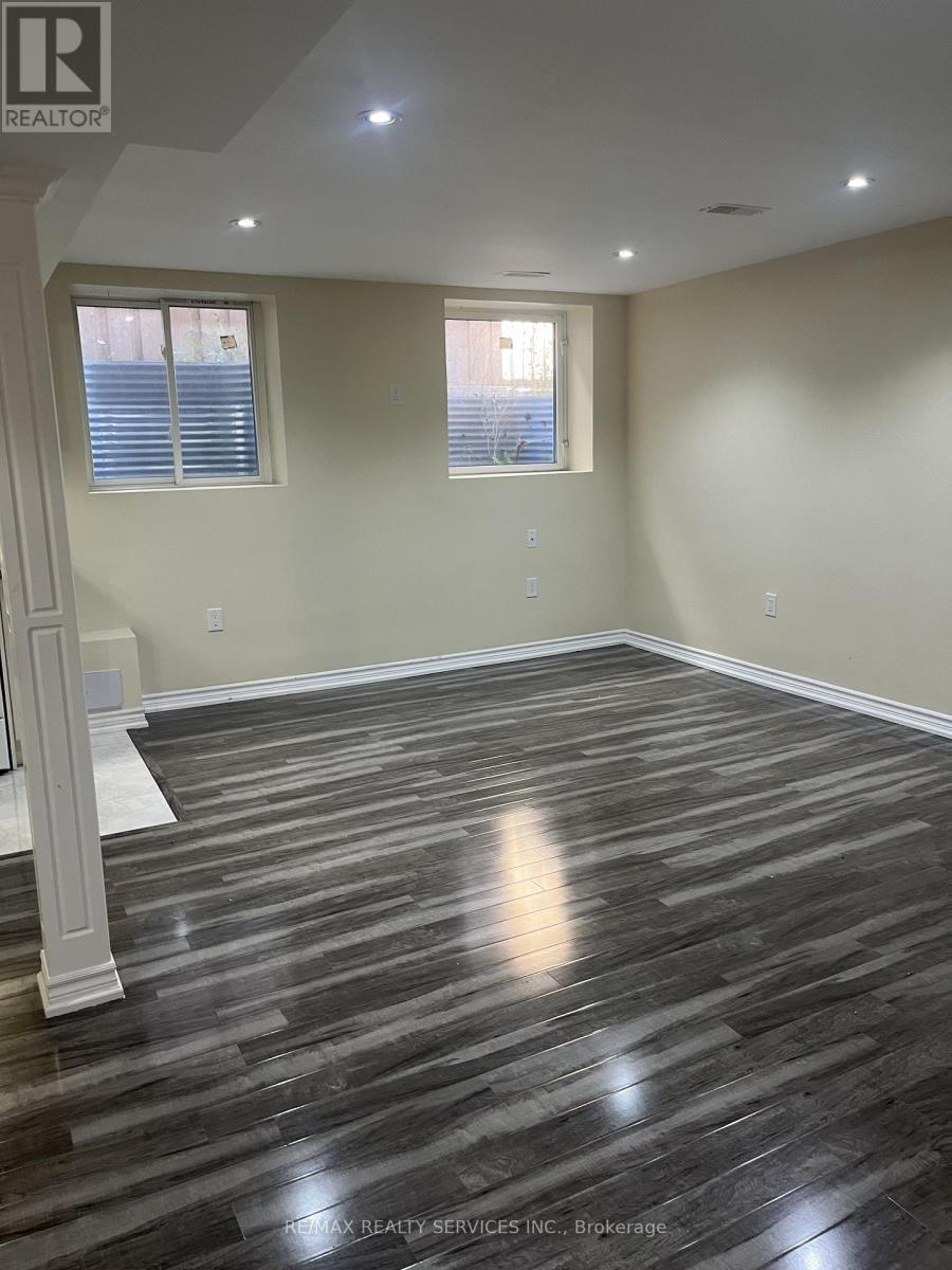 Lower - 31 Leadenhall Road, Brampton (Northwest Brampton), Ontario  L7A 4G4 - Photo 10 - W12481999