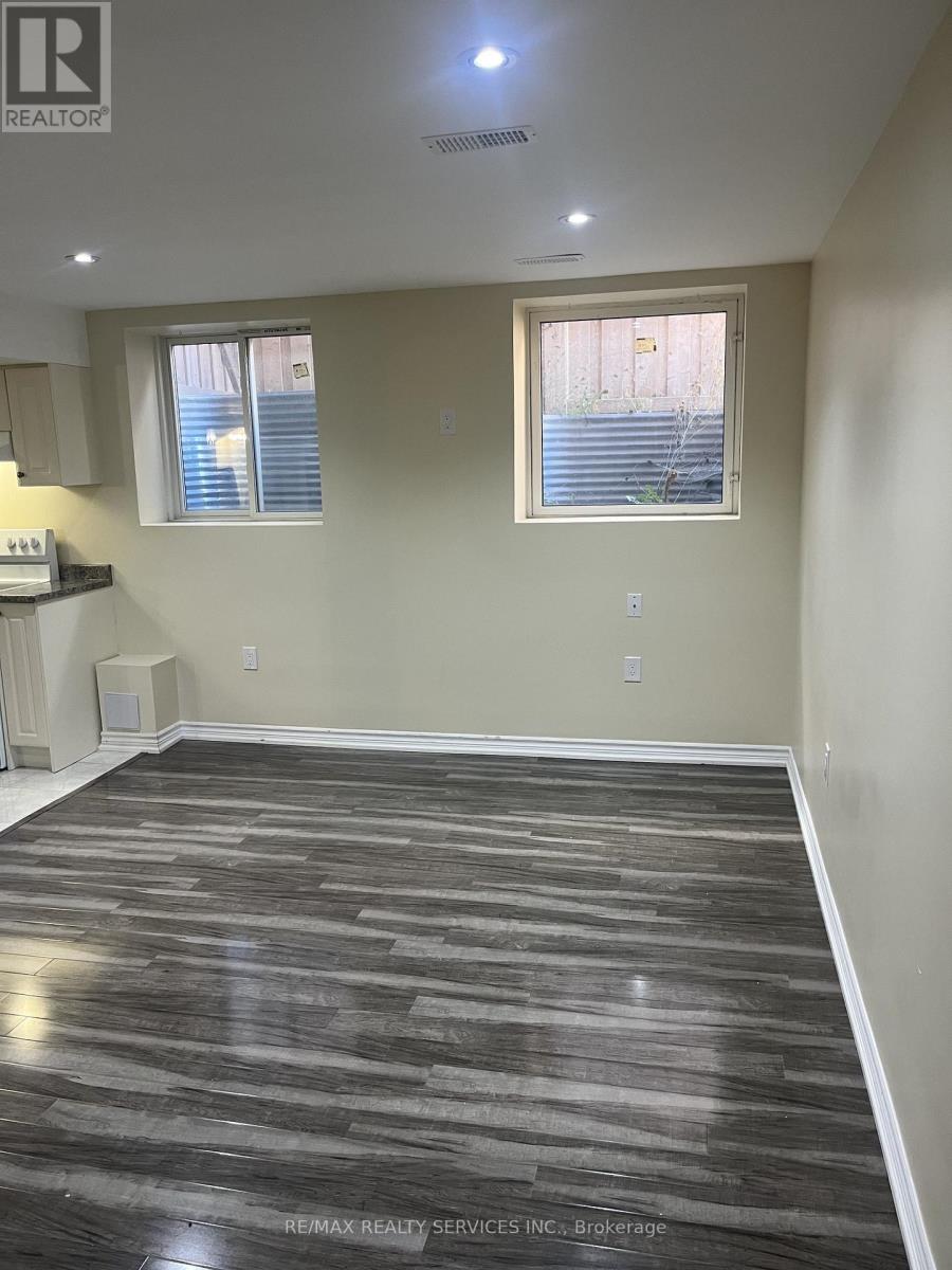 Lower - 31 Leadenhall Road, Brampton (Northwest Brampton), Ontario  L7A 4G4 - Photo 12 - W12481999