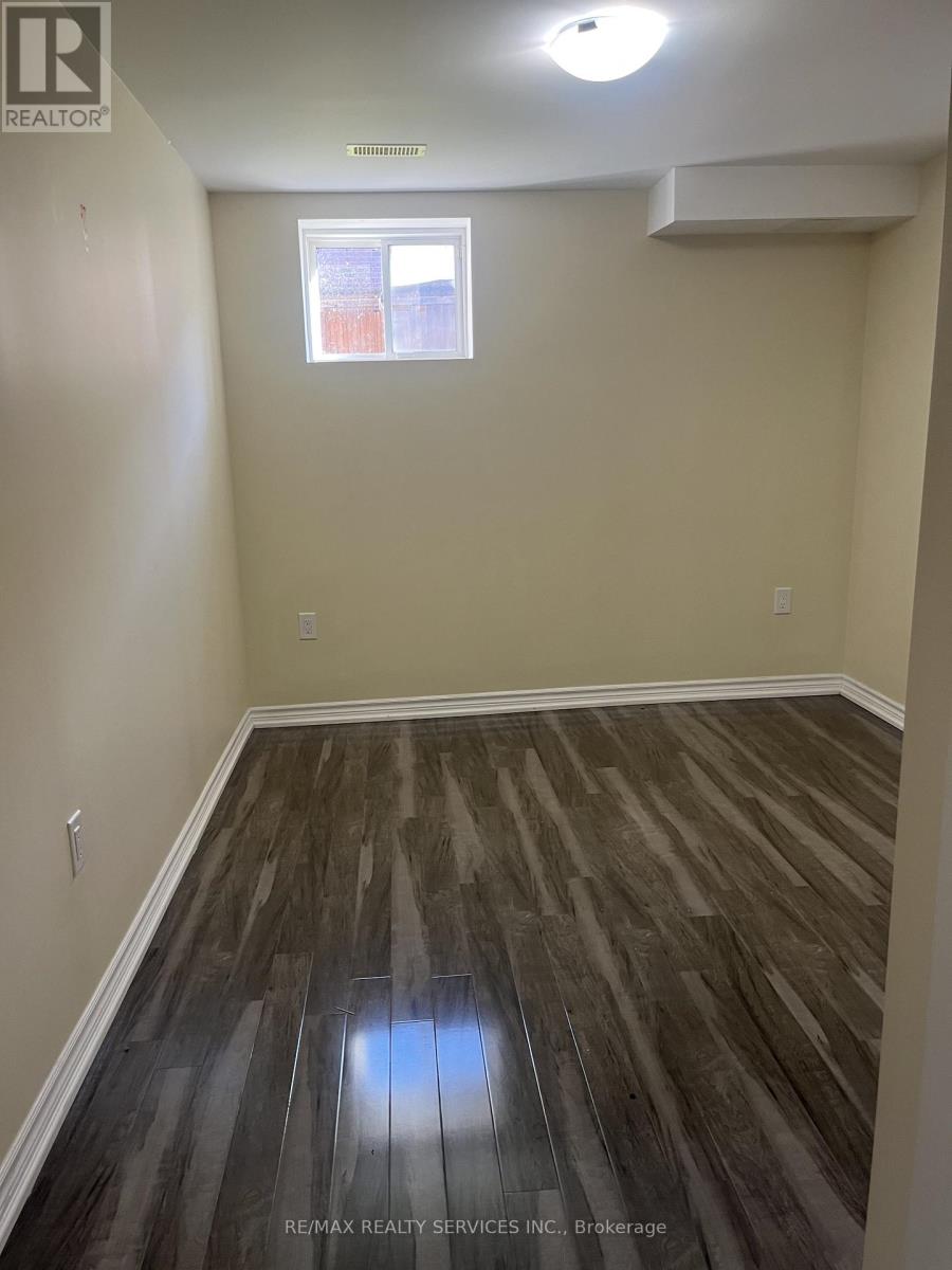 Lower - 31 Leadenhall Road, Brampton (Northwest Brampton), Ontario  L7A 4G4 - Photo 13 - W12481999