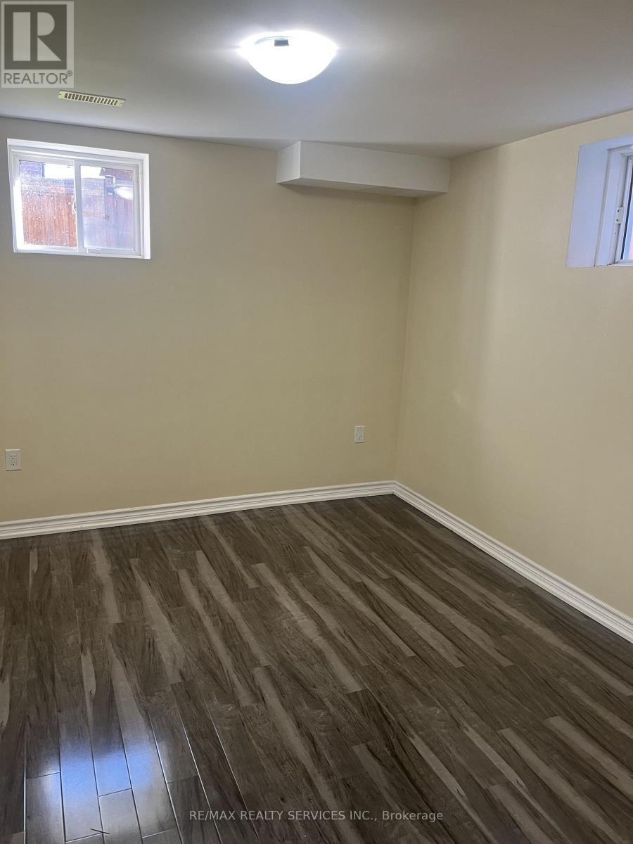 Lower - 31 Leadenhall Road, Brampton (Northwest Brampton), Ontario  L7A 4G4 - Photo 15 - W12481999