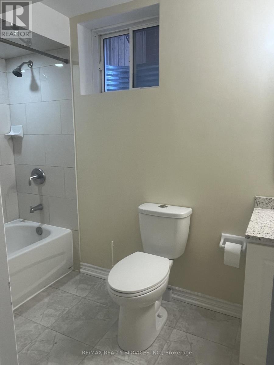 Lower - 31 Leadenhall Road, Brampton (Northwest Brampton), Ontario  L7A 4G4 - Photo 16 - W12481999