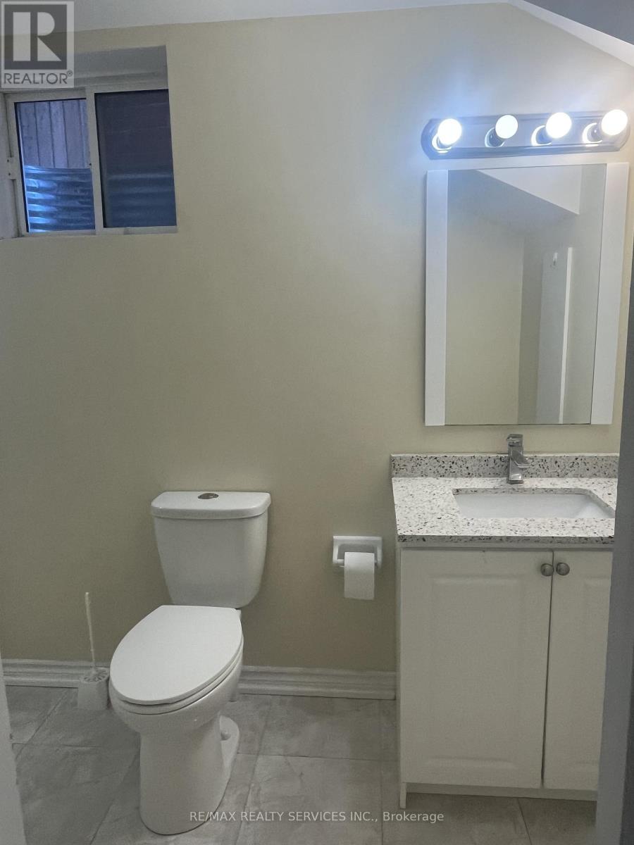 Lower - 31 Leadenhall Road, Brampton (Northwest Brampton), Ontario  L7A 4G4 - Photo 18 - W12481999