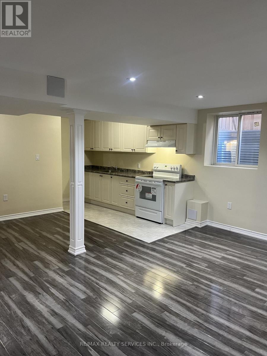 Lower - 31 Leadenhall Road, Brampton (Northwest Brampton), Ontario  L7A 4G4 - Photo 6 - W12481999