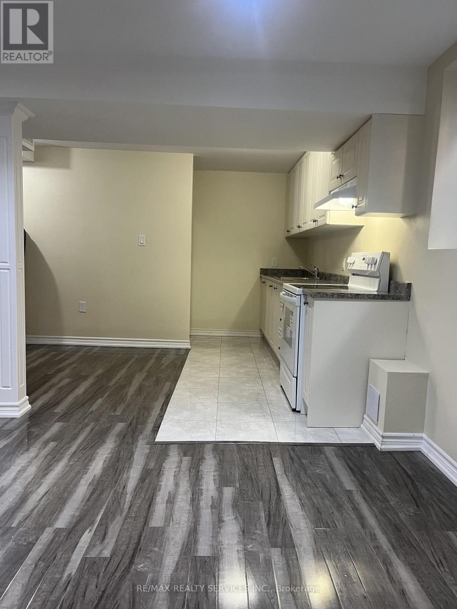 Lower - 31 Leadenhall Road, Brampton (Northwest Brampton), Ontario  L7A 4G4 - Photo 7 - W12481999