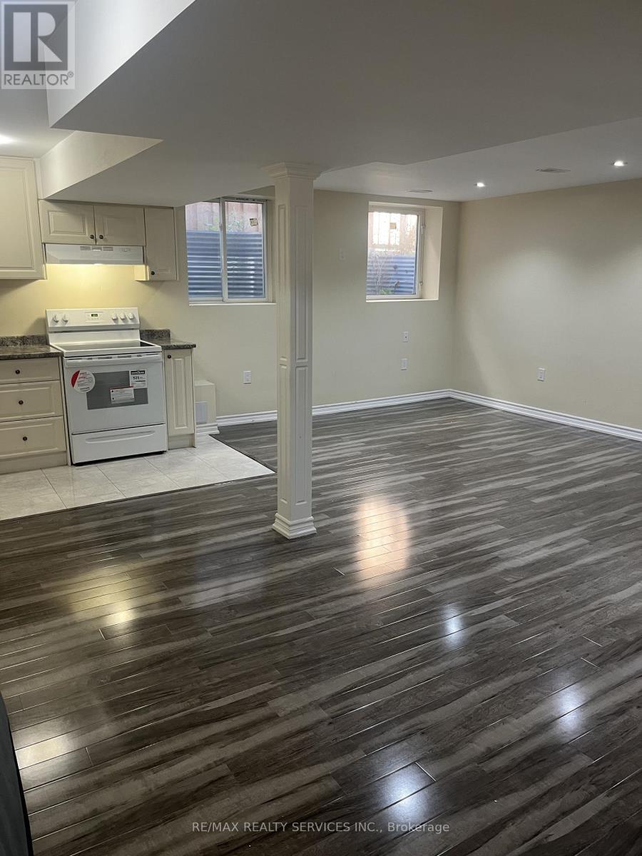 Lower - 31 Leadenhall Road, Brampton (Northwest Brampton), Ontario  L7A 4G4 - Photo 8 - W12481999