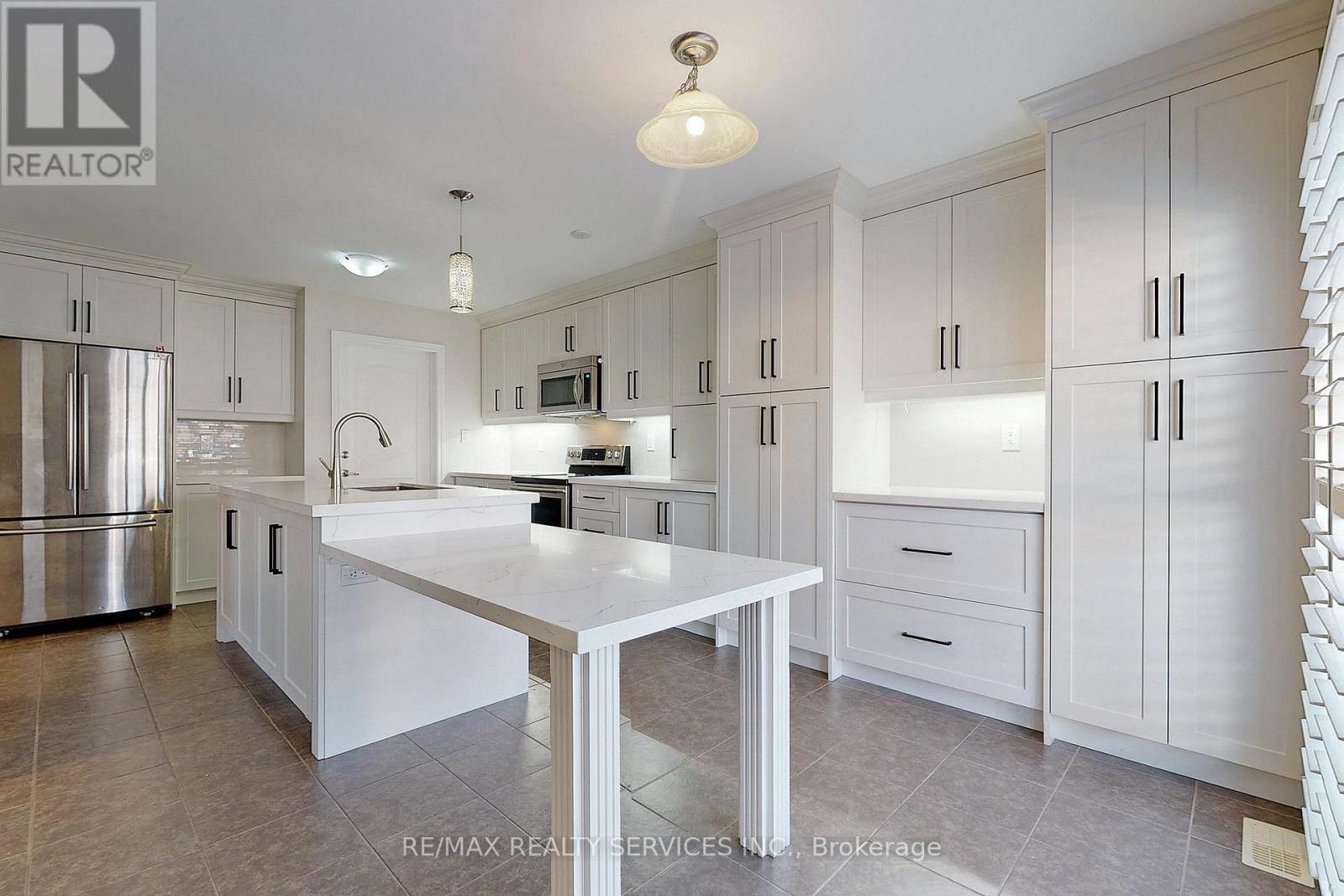 Upper - 31 Leadenhall Road, Brampton (Northwest Brampton), Ontario  L7A 4G4 - Photo 12 - W12482002