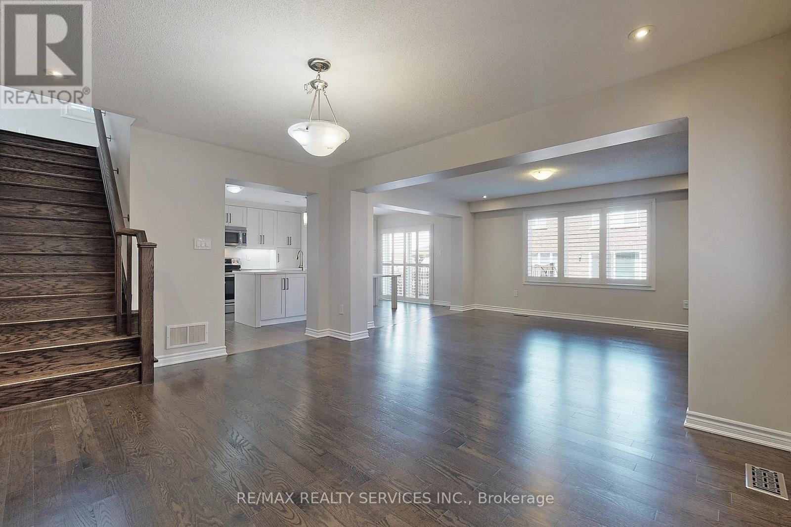 Upper - 31 Leadenhall Road, Brampton (Northwest Brampton), Ontario  L7A 4G4 - Photo 3 - W12482002