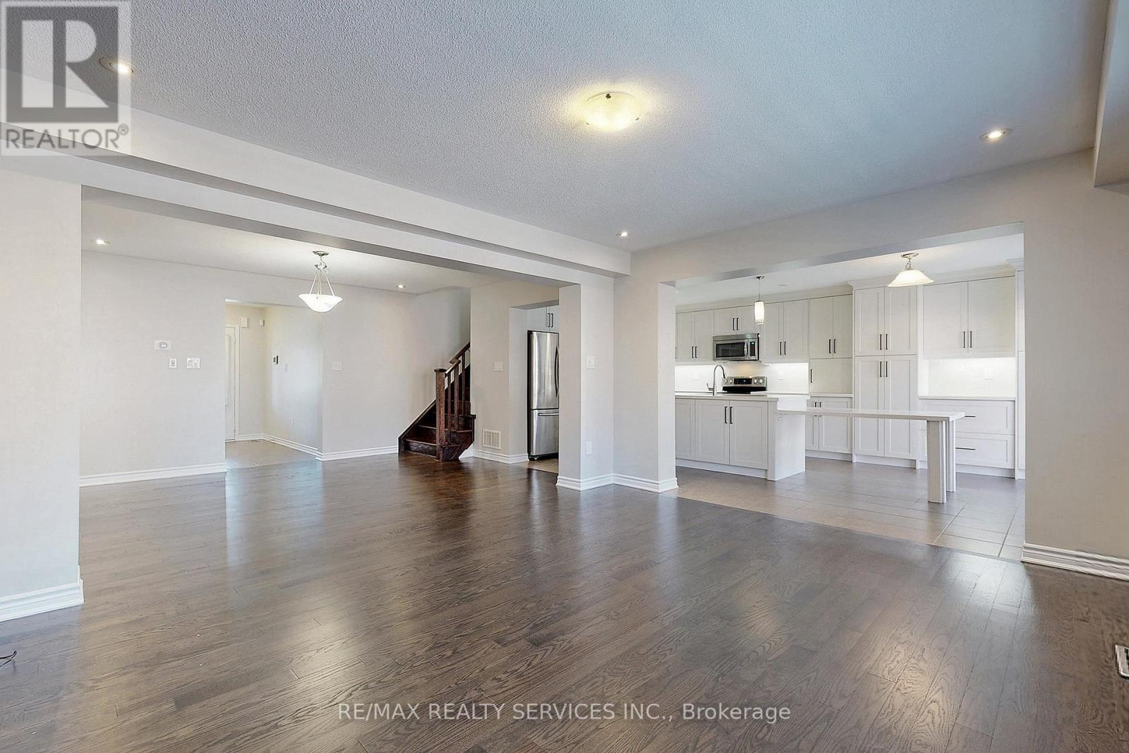 Upper - 31 Leadenhall Road, Brampton (Northwest Brampton), Ontario  L7A 4G4 - Photo 9 - W12482002