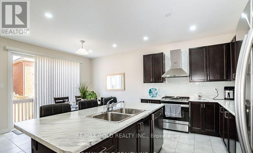 47 Stedford Crescent, Brampton (Northwest Brampton), Ontario  L7A 4P5 - Photo 10 - W12482021