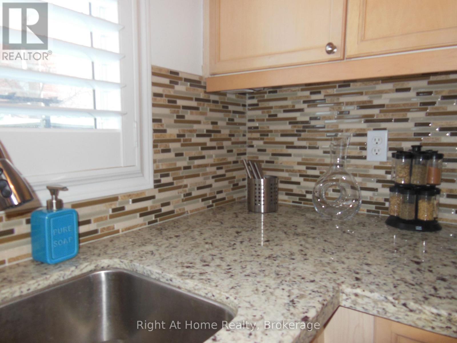 411 Cedar Hedge Road, Milton, Ontario  L9T 5K7 - Photo 21 - W12482048
