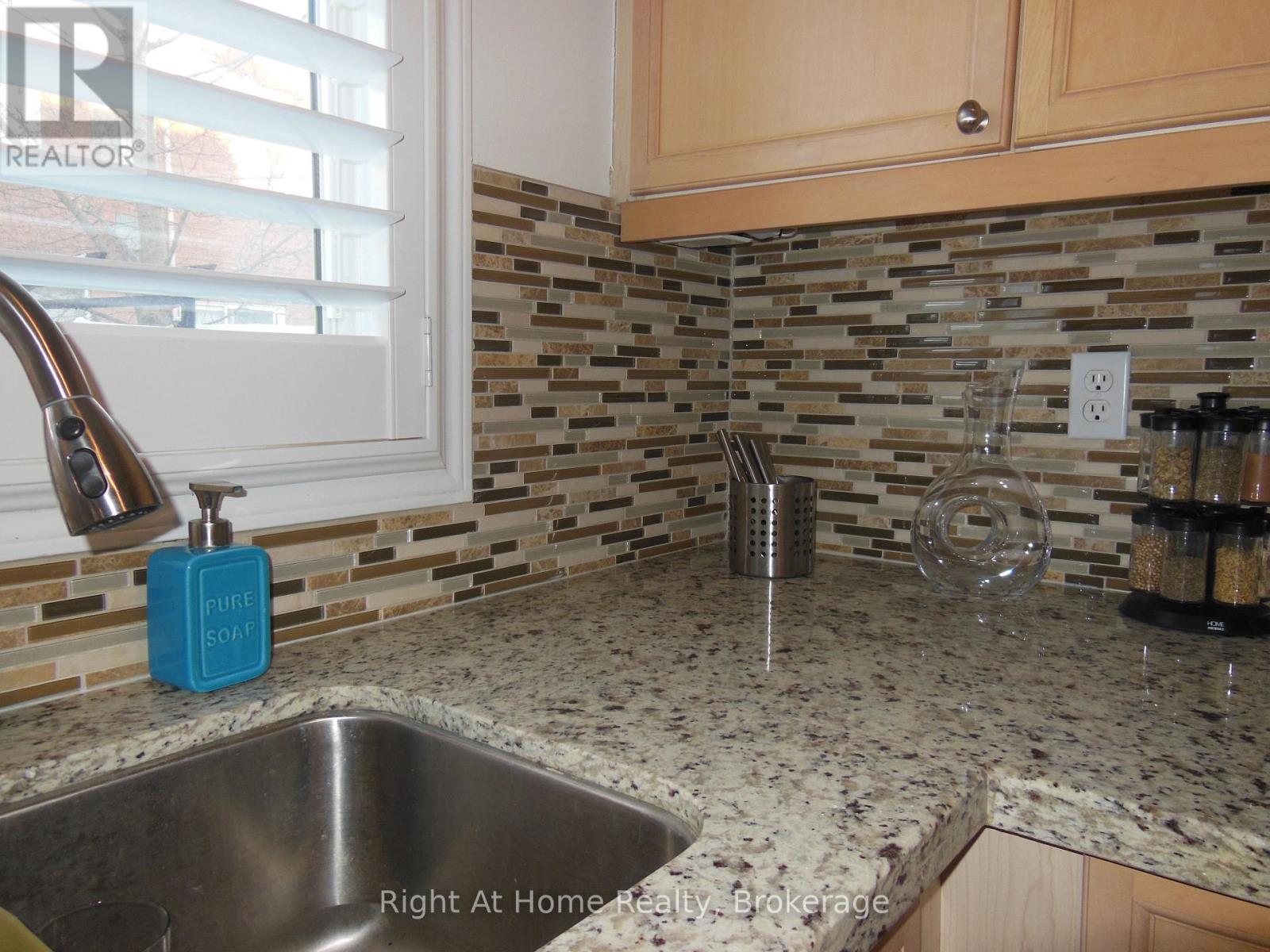 411 Cedar Hedge Road, Milton, Ontario  L9T 5K7 - Photo 22 - W12482048