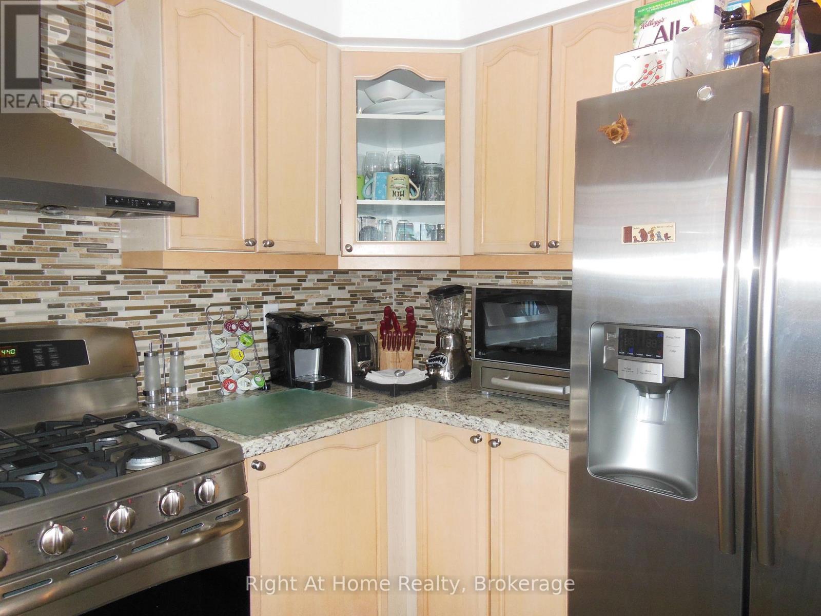 411 Cedar Hedge Road, Milton, Ontario  L9T 5K7 - Photo 7 - W12482048