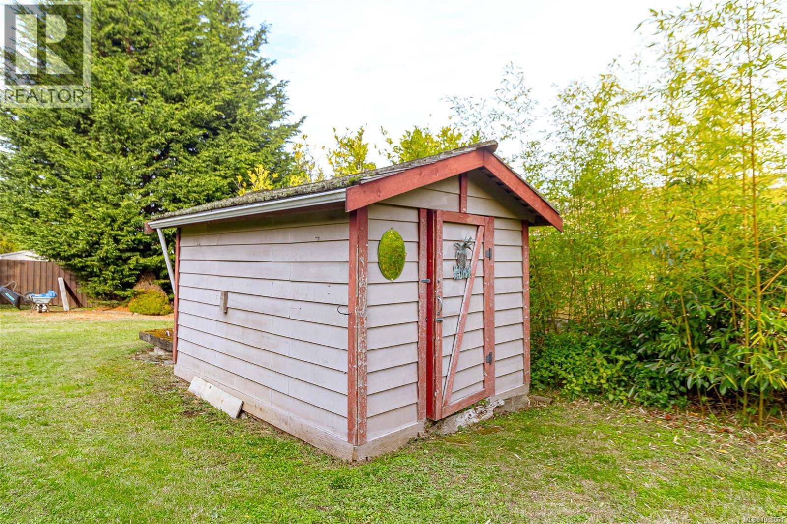 8576 Lochside Dr, North Saanich, British Columbia  V8L 1M6 - Photo 39 - 1018064