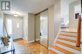 33 Groveland Crescent, Brampton, Ontario  L6S 1L1 - Photo 4 - W12480908