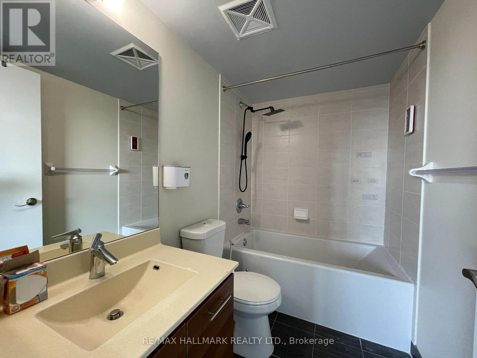 1018 - 135 Village Green Square, Toronto (Agincourt South-Malvern West), Ontario  M1S 0G4 - Photo 15 - E12482054