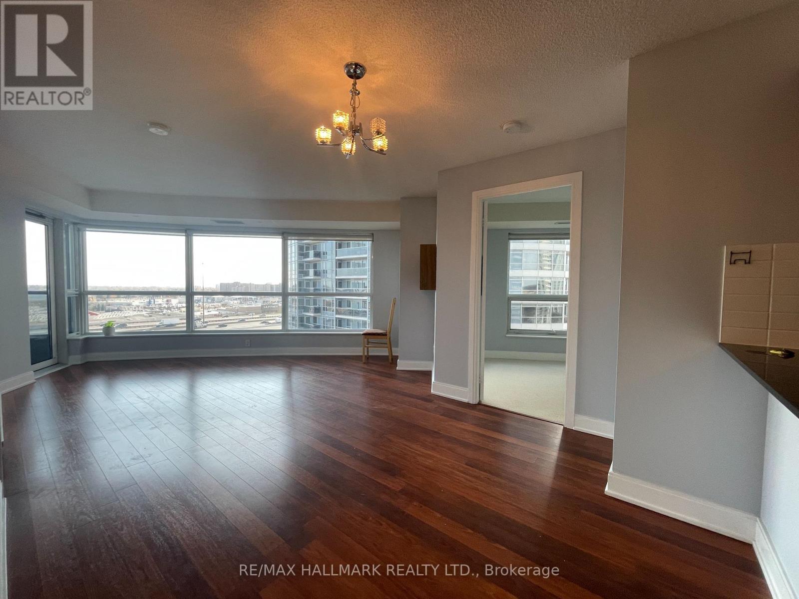1018 - 135 Village Green Square, Toronto (Agincourt South-Malvern West), Ontario  M1S 0G4 - Photo 2 - E12482054