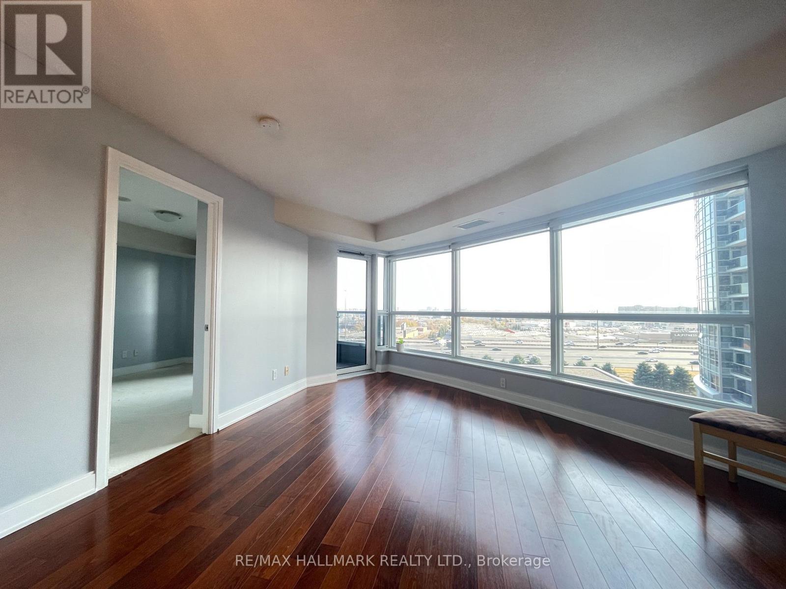 1018 - 135 Village Green Square, Toronto (Agincourt South-Malvern West), Ontario  M1S 0G4 - Photo 3 - E12482054