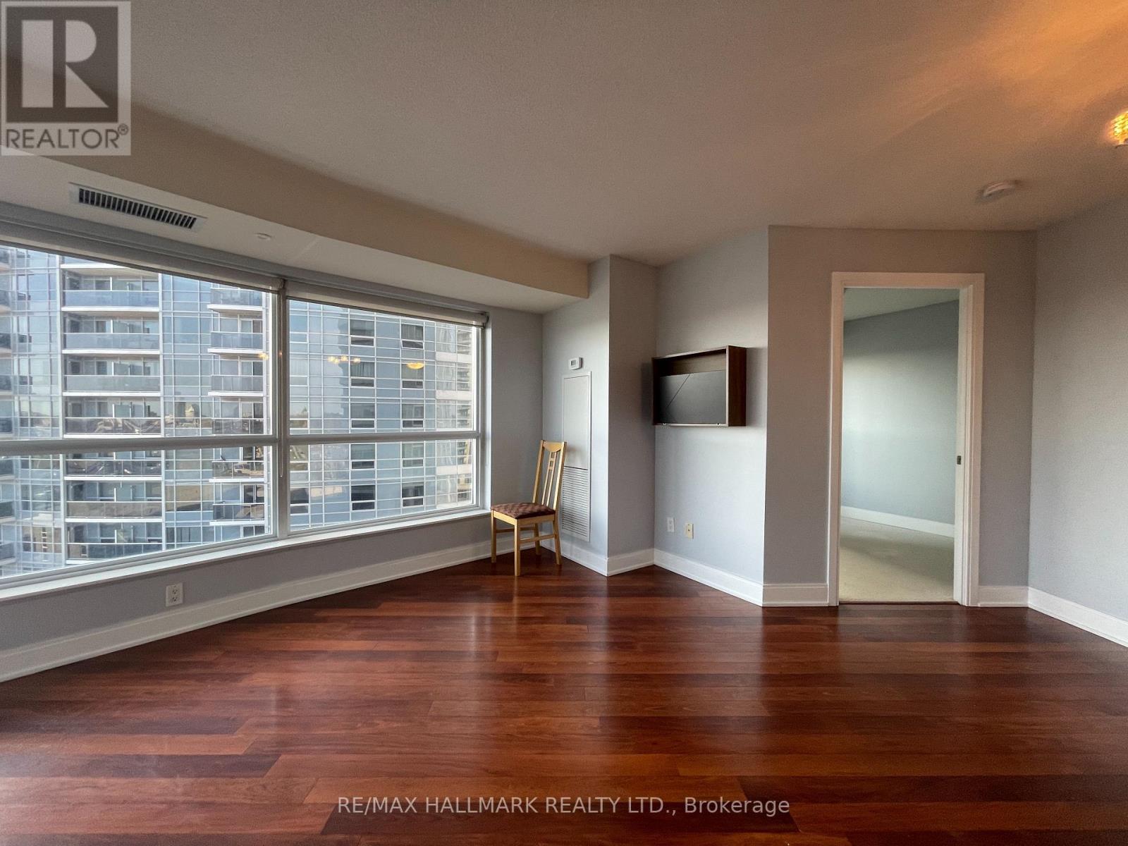 1018 - 135 Village Green Square, Toronto (Agincourt South-Malvern West), Ontario  M1S 0G4 - Photo 4 - E12482054