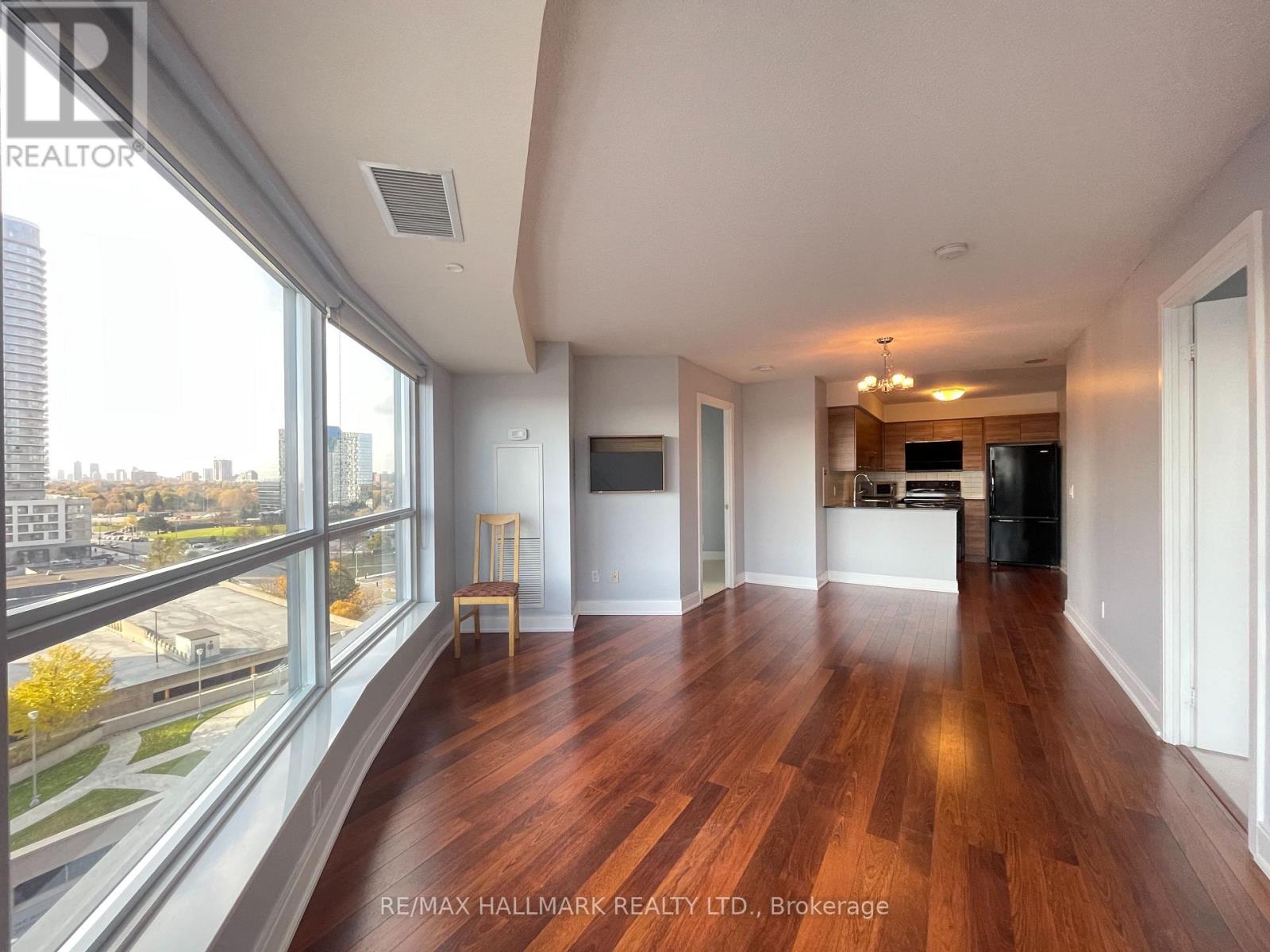 1018 - 135 Village Green Square, Toronto (Agincourt South-Malvern West), Ontario  M1S 0G4 - Photo 5 - E12482054