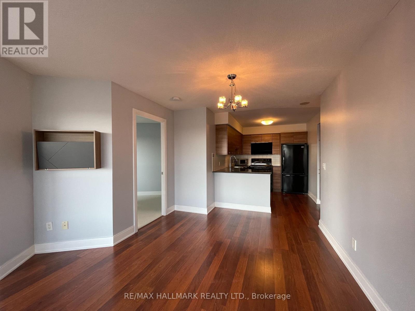 1018 - 135 Village Green Square, Toronto (Agincourt South-Malvern West), Ontario  M1S 0G4 - Photo 6 - E12482054