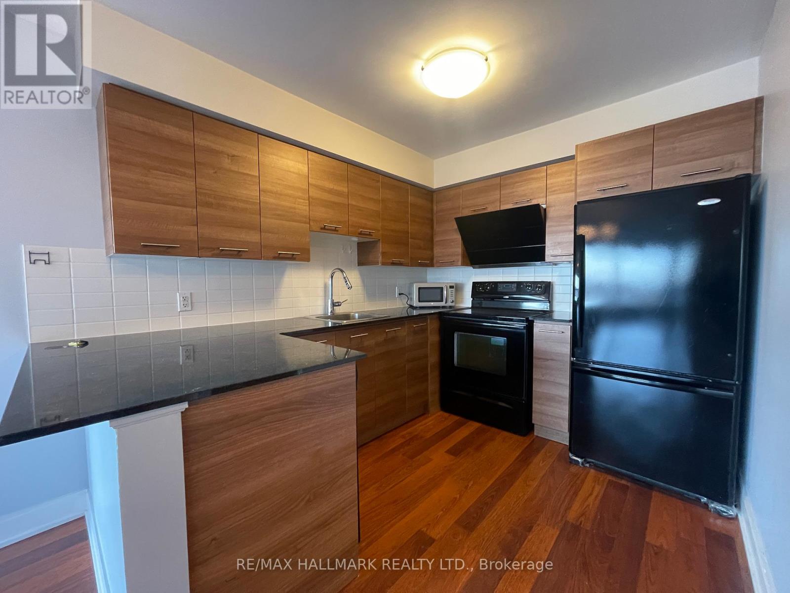 1018 - 135 Village Green Square, Toronto (Agincourt South-Malvern West), Ontario  M1S 0G4 - Photo 8 - E12482054