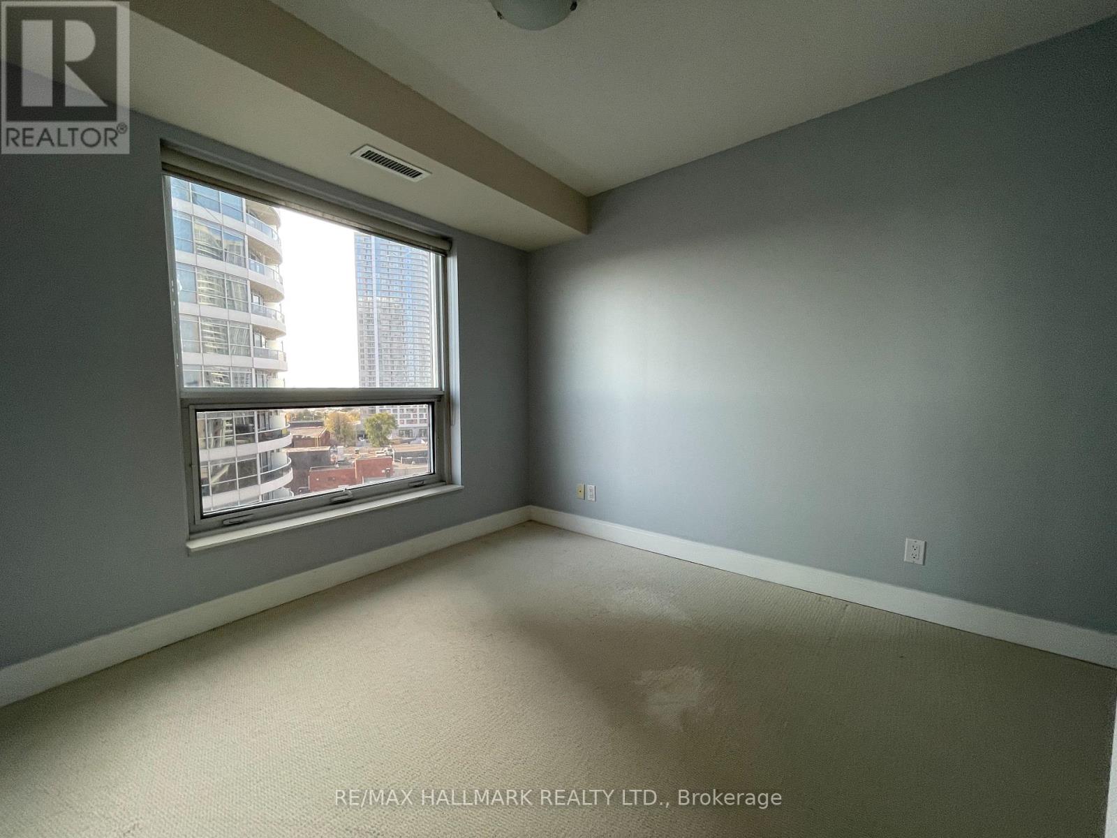 1018 - 135 Village Green Square, Toronto (Agincourt South-Malvern West), Ontario  M1S 0G4 - Photo 9 - E12482054