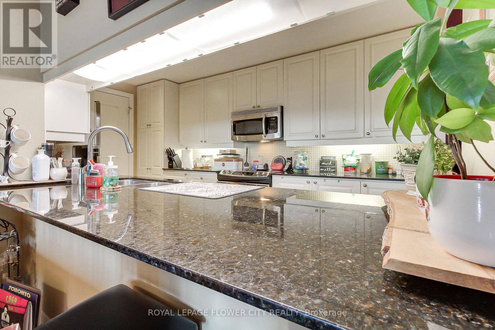 414 - 1055 Southdown Road, Mississauga (Clarkson), Ontario  L5J 0A3 - Photo 10 - W12463238