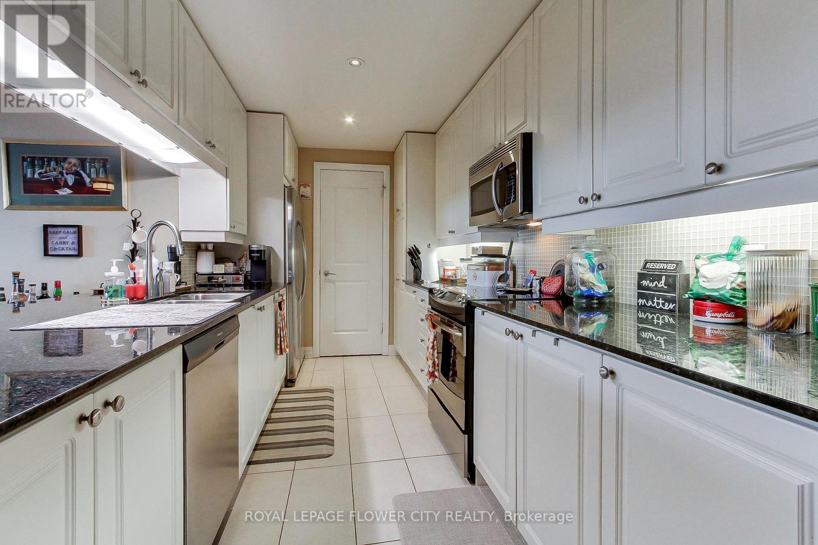 414 - 1055 Southdown Road, Mississauga (Clarkson), Ontario  L5J 0A3 - Photo 11 - W12463238