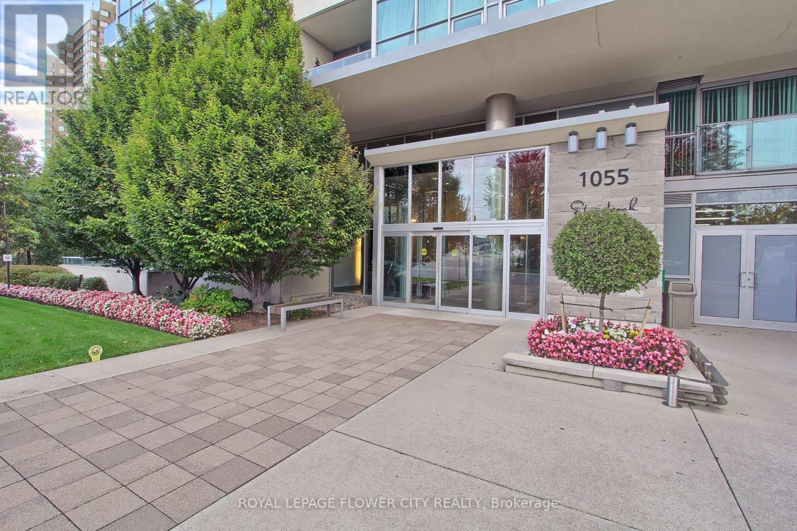 414 - 1055 Southdown Road, Mississauga (Clarkson), Ontario  L5J 0A3 - Photo 4 - W12463238