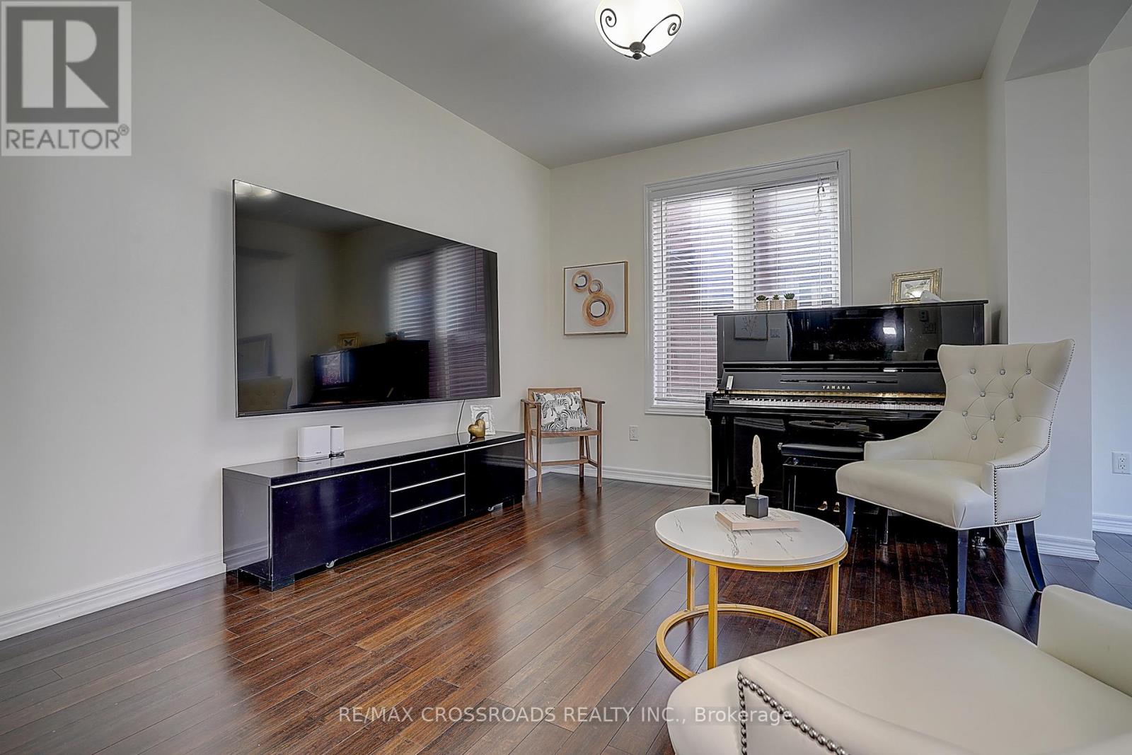 106 Milos Road, Richmond Hill (Jefferson), Ontario  L4E 0M3 - Photo 10 - N12482040