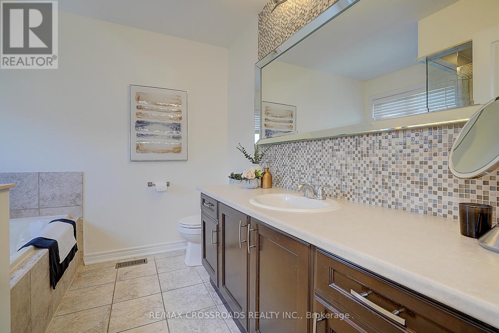 106 Milos Road, Richmond Hill (Jefferson), Ontario  L4E 0M3 - Photo 36 - N12482040