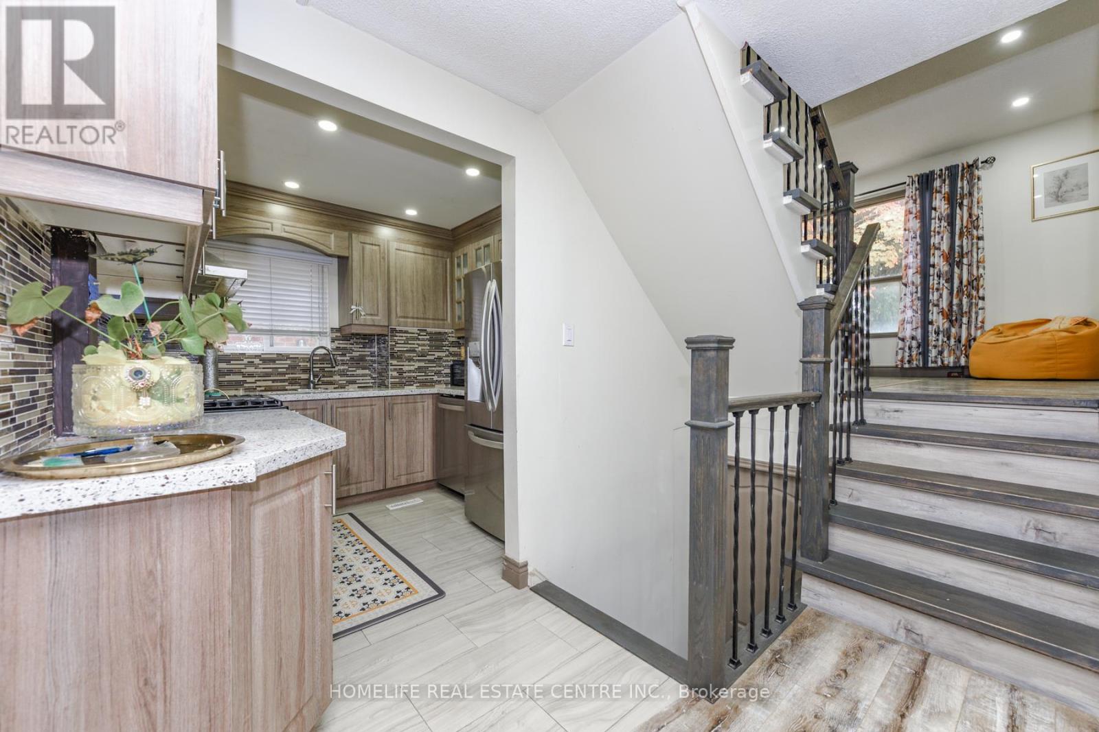 20 Oleander Crescent, Brampton (Heart Lake East), Ontario  L6Z 2C2 - Photo 10 - W12482024