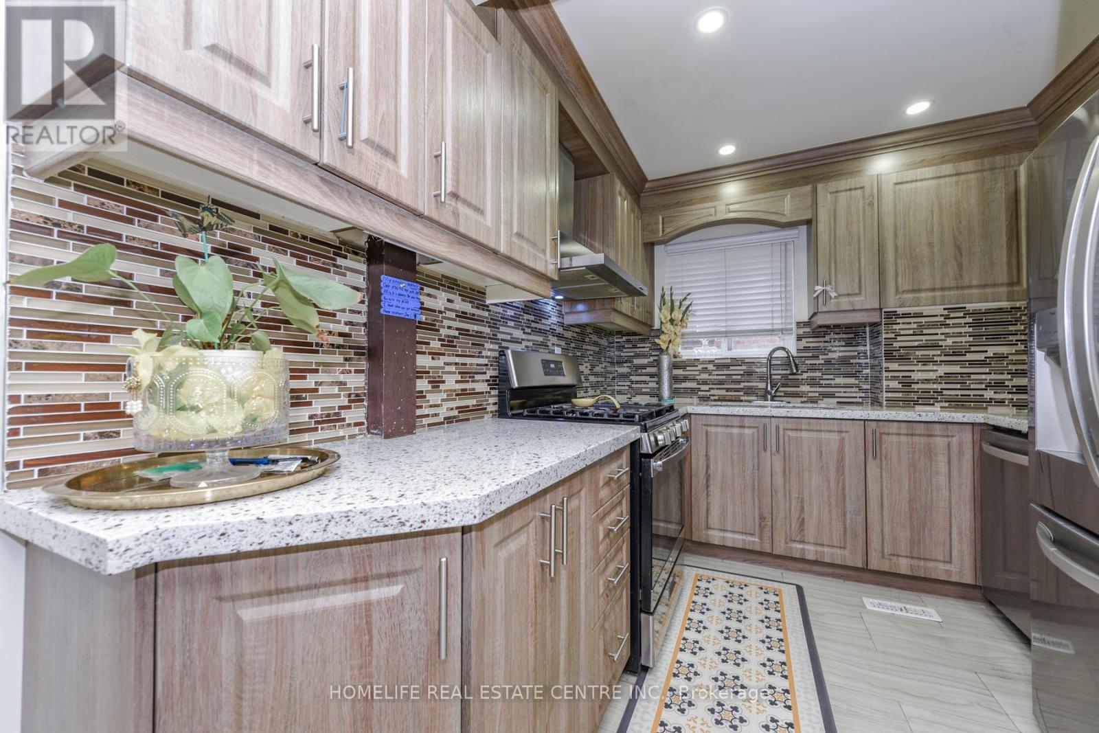 20 Oleander Crescent, Brampton (Heart Lake East), Ontario  L6Z 2C2 - Photo 14 - W12482024