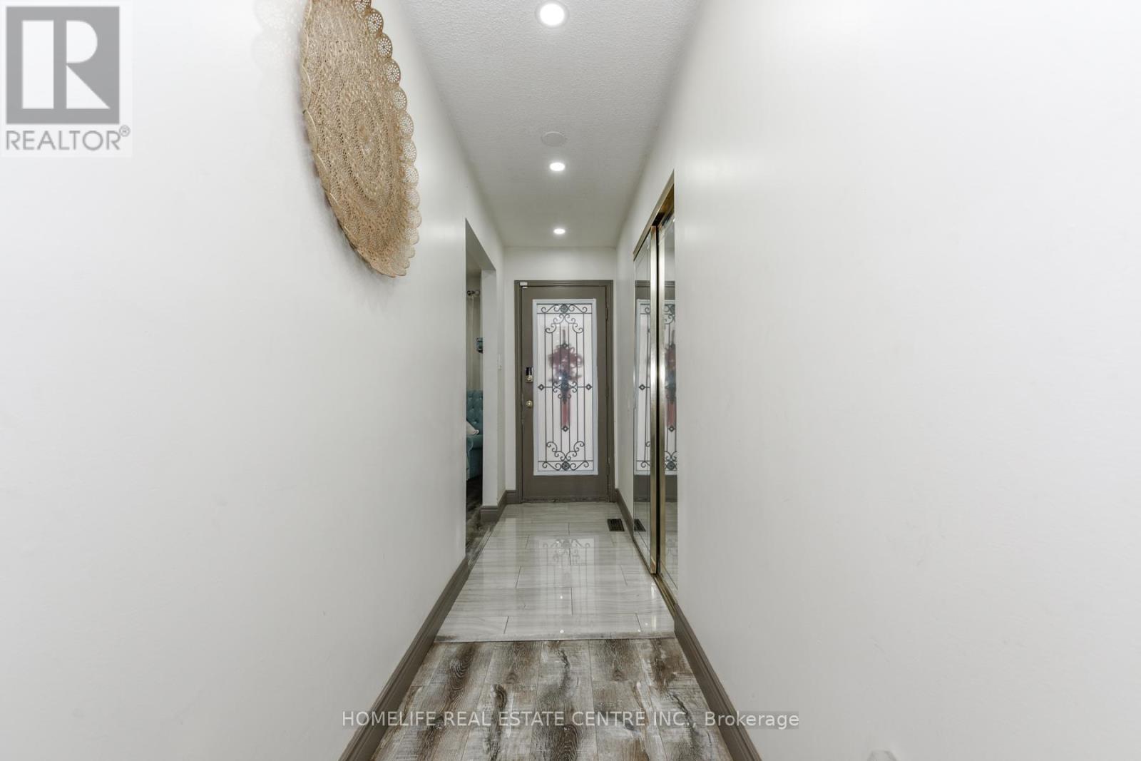 20 Oleander Crescent, Brampton (Heart Lake East), Ontario  L6Z 2C2 - Photo 5 - W12482024