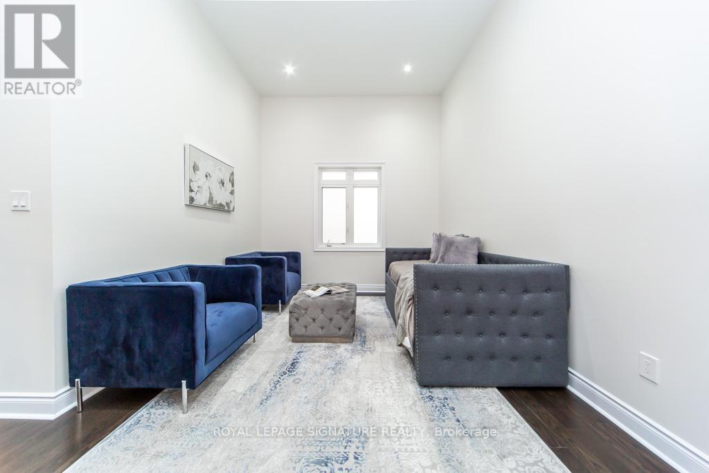 37 Royal Drive W, Brampton, Ontario  L6X 0Z8 - Photo 12 - W12482055