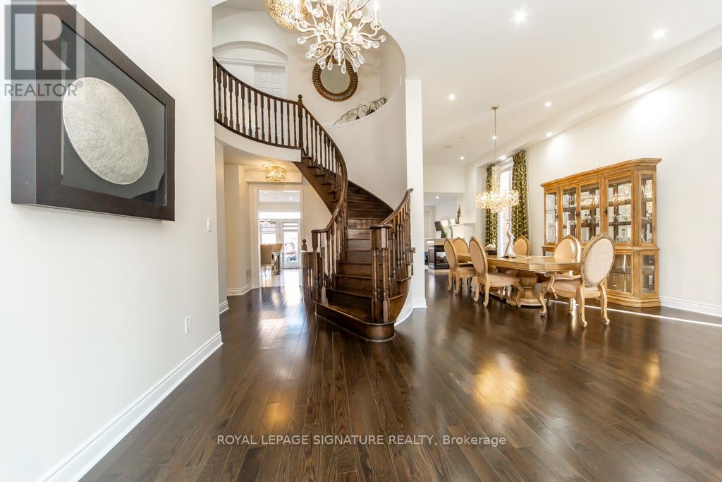 37 Royal Drive W, Brampton, Ontario  L6X 0Z8 - Photo 2 - W12482055