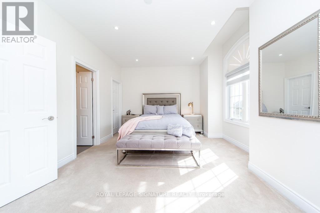 37 Royal Drive W, Brampton, Ontario  L6X 0Z8 - Photo 9 - W12482055