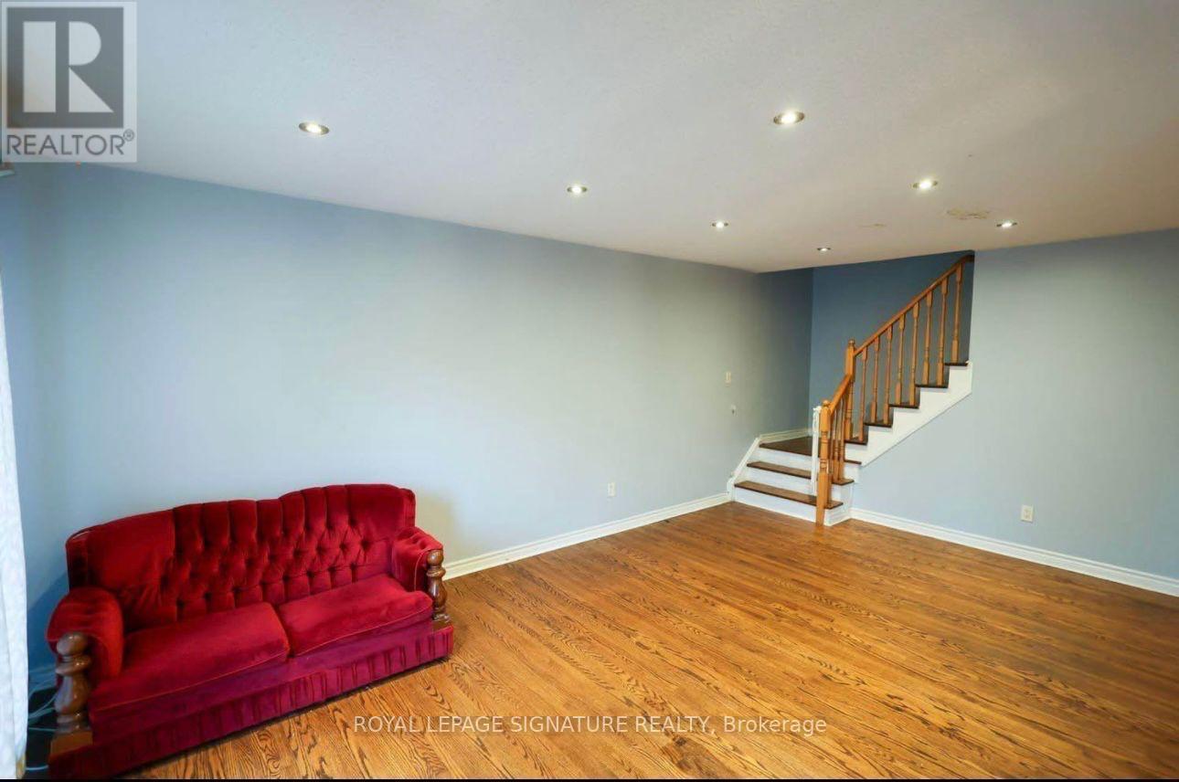 120 Town House Crescent, Brampton (Brampton East), Ontario  L6W 3C5 - Photo 11 - W12482058