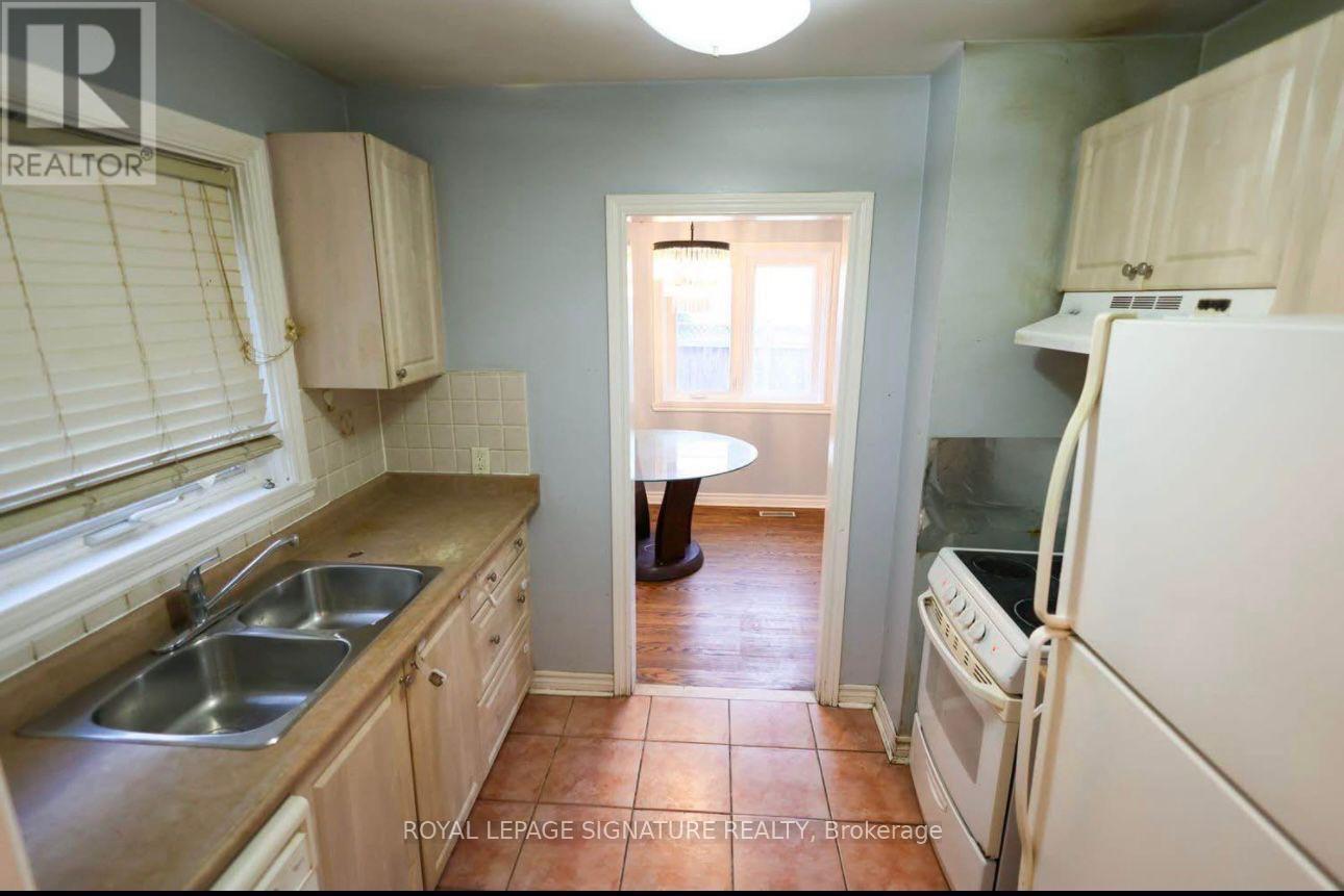 120 Town House Crescent, Brampton (Brampton East), Ontario  L6W 3C5 - Photo 17 - W12482058