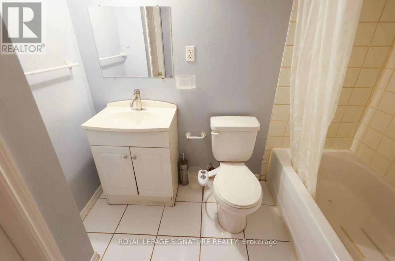 120 Town House Crescent, Brampton (Brampton East), Ontario  L6W 3C5 - Photo 20 - W12482058