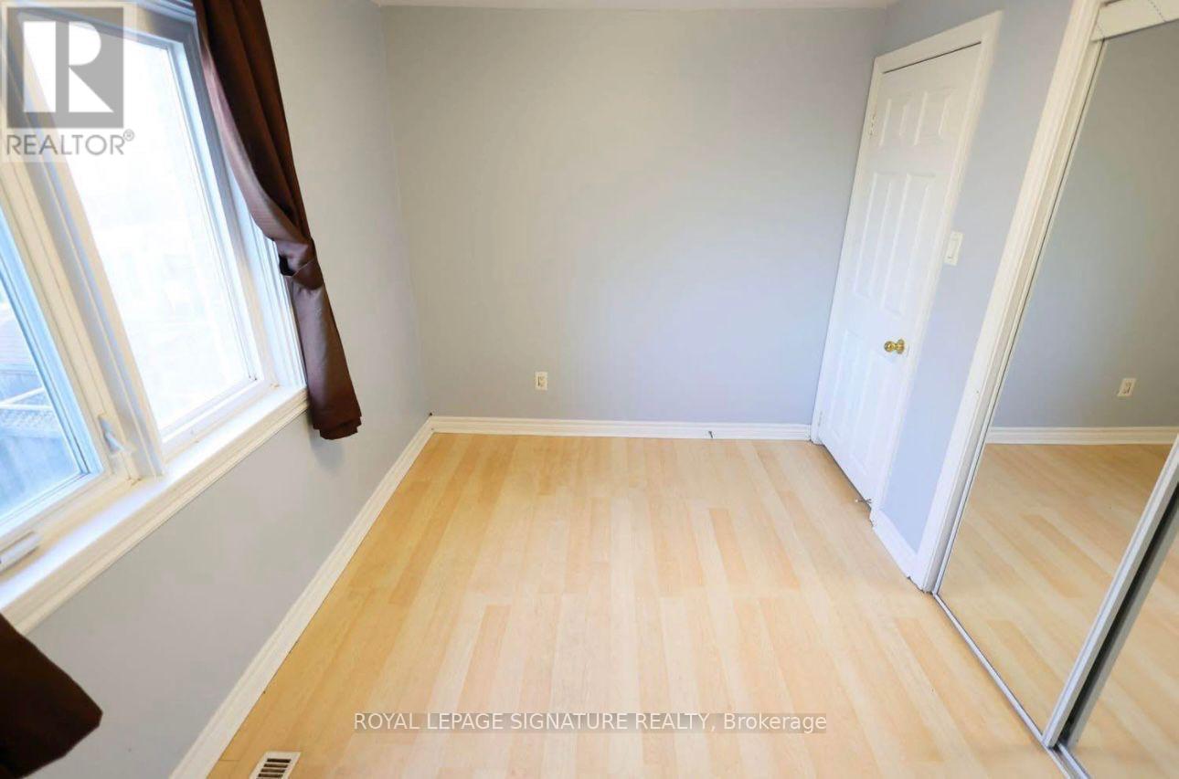 120 Town House Crescent, Brampton (Brampton East), Ontario  L6W 3C5 - Photo 5 - W12482058