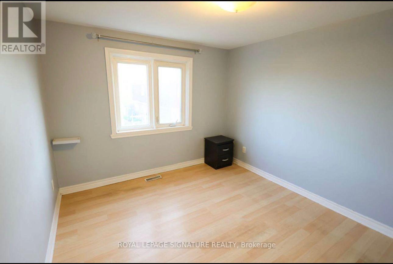 120 Town House Crescent, Brampton (Brampton East), Ontario  L6W 3C5 - Photo 7 - W12482058
