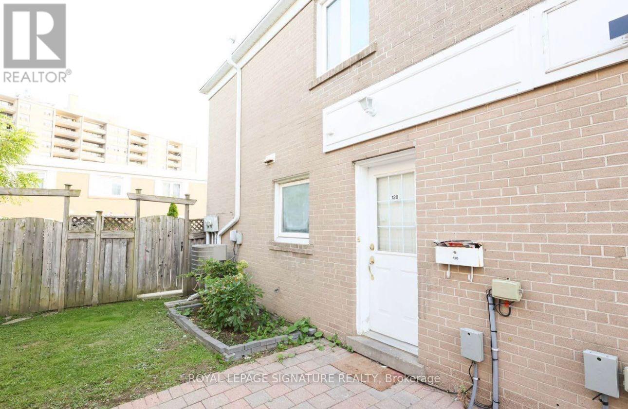 120 Town House Crescent, Brampton (Brampton East), Ontario  L6W 3C5 - Photo 8 - W12482058