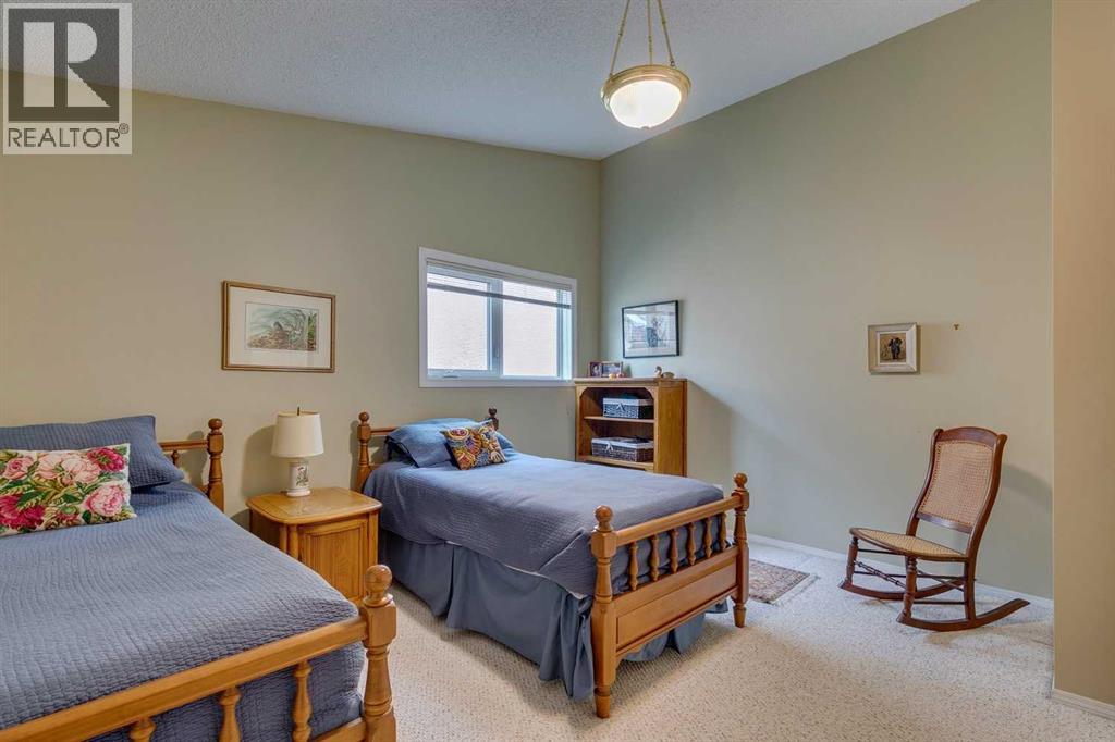 74 Evergreen Bay Sw, Calgary, Alberta  T2Y 3E9 - Photo 18 - A2261025