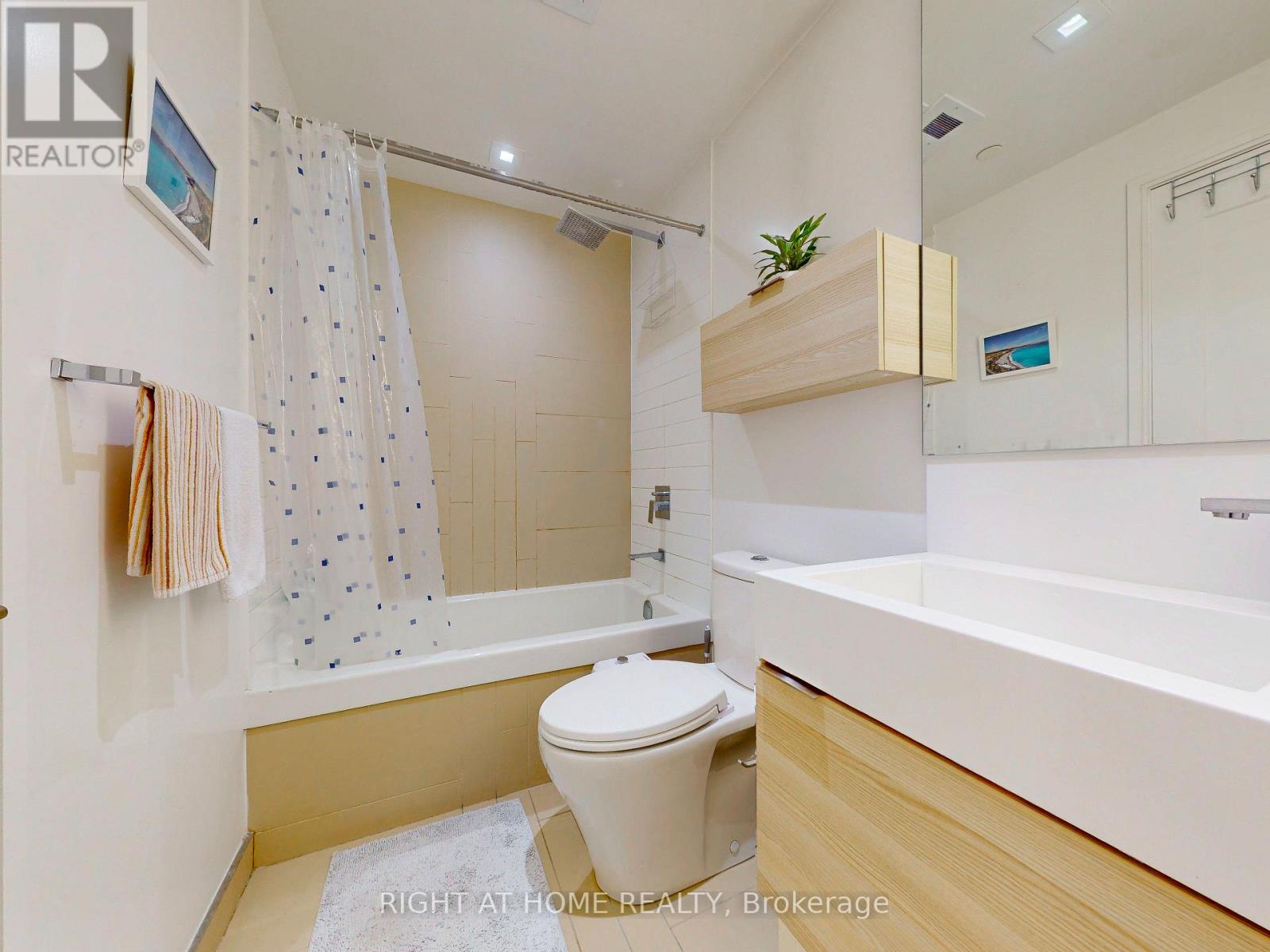 1904 - 88 Scott Street, Toronto, Ontario  M5E 0A9 - Photo 16 - C12482069