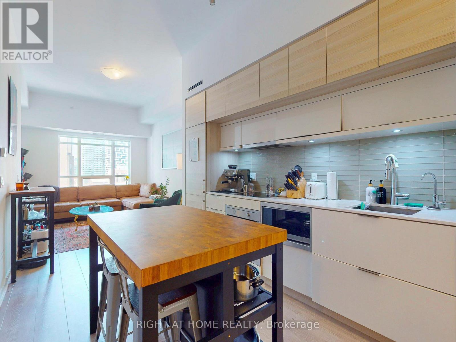 1904 - 88 Scott Street, Toronto, Ontario  M5E 0A9 - Photo 4 - C12482069