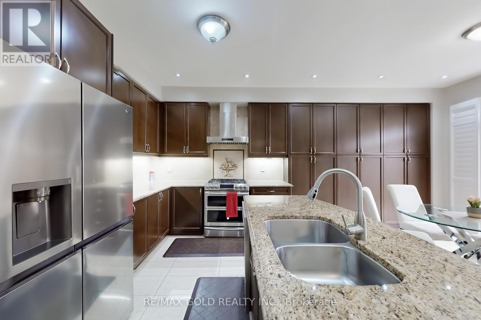 16 Ricardo Road, Brampton, Ontario  L6P 3Z1 - Photo 11 - W12482066