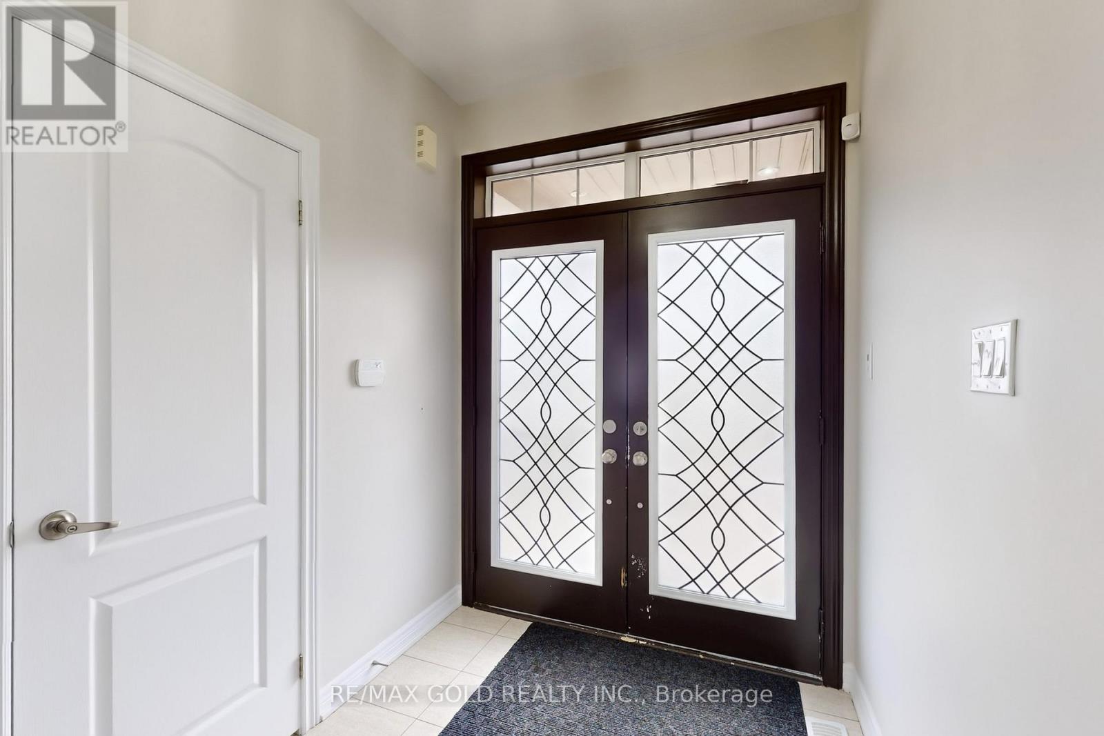 16 Ricardo Road, Brampton, Ontario  L6P 3Z1 - Photo 3 - W12482066