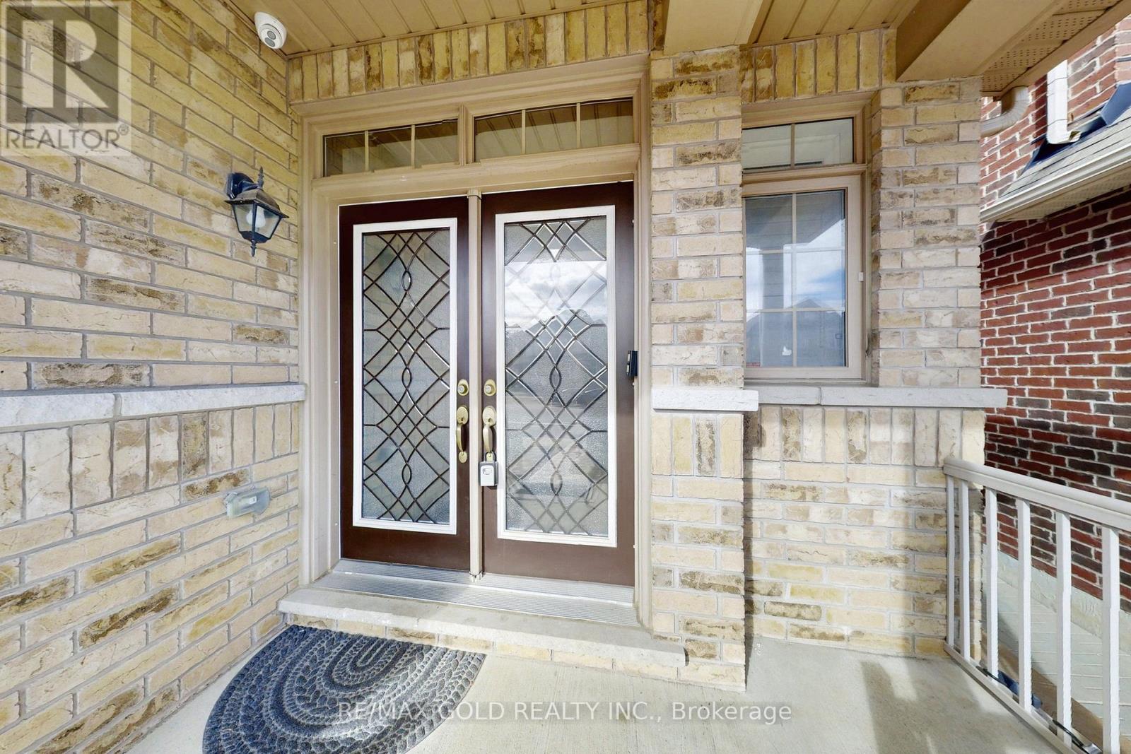 16 Ricardo Road, Brampton, Ontario  L6P 3Z1 - Photo 4 - W12482066