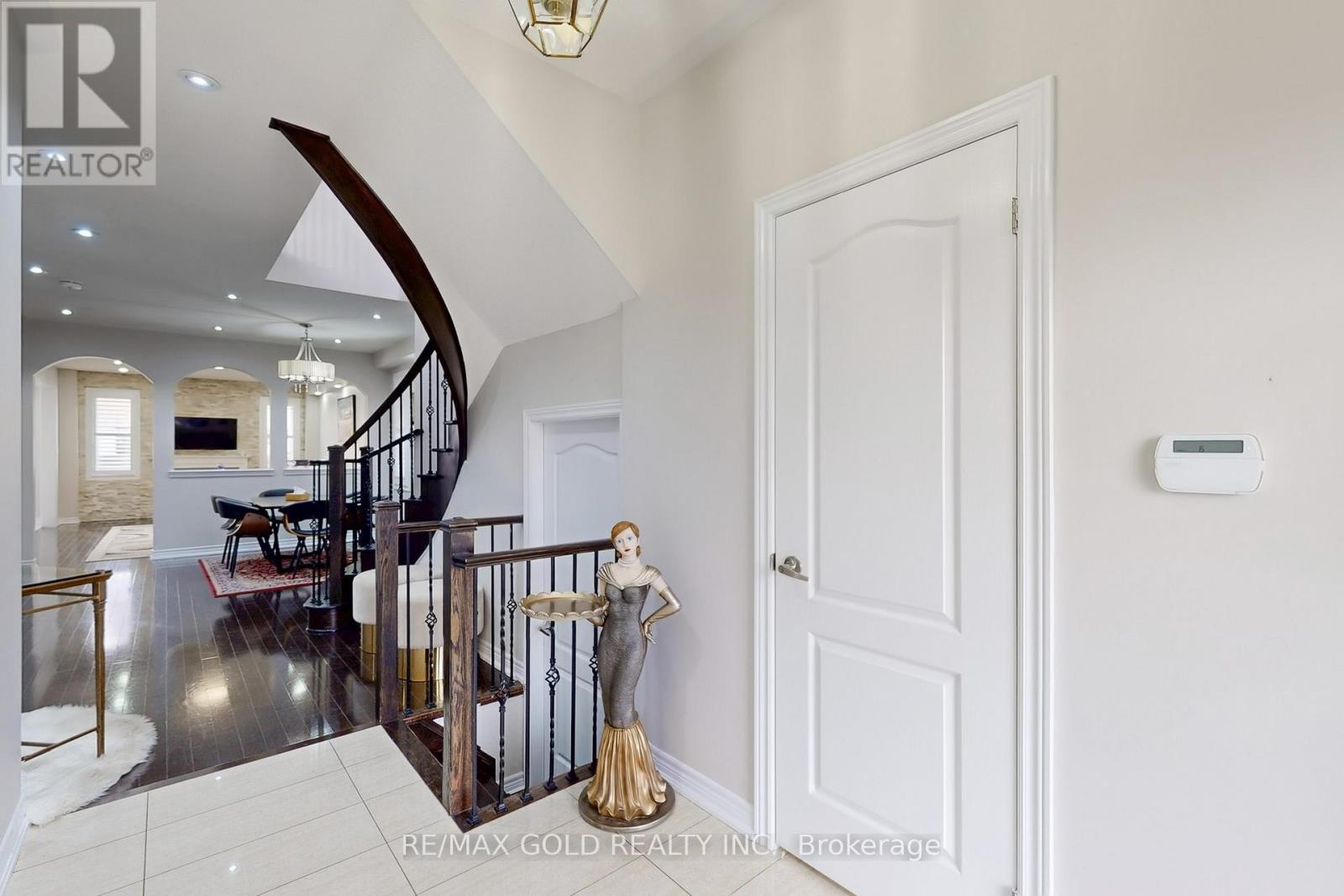 16 Ricardo Road, Brampton, Ontario  L6P 3Z1 - Photo 5 - W12482066
